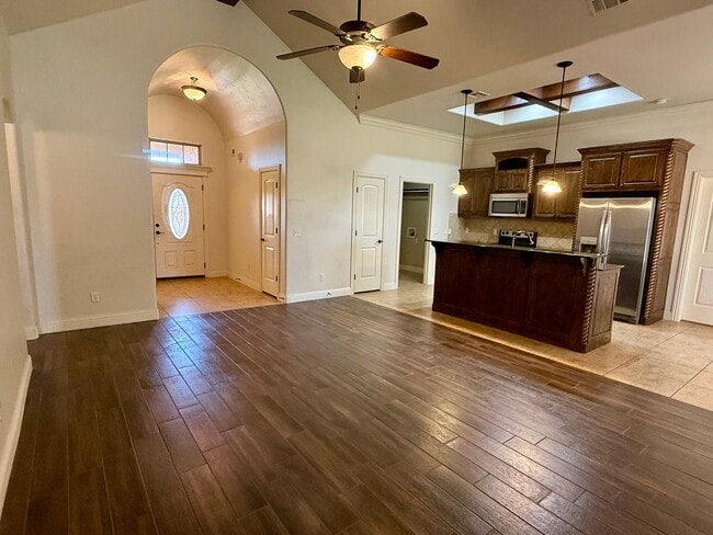 Photo - Beautiful 4 Bed, 2 Bath, 3 Car Home in Edm...