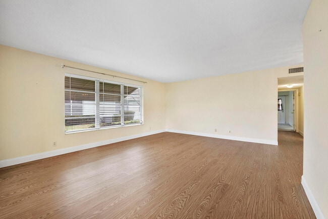 Photo - 212 W High Point Terrace