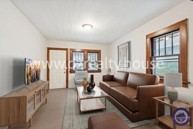 Photo - 1749 Berdan Ave