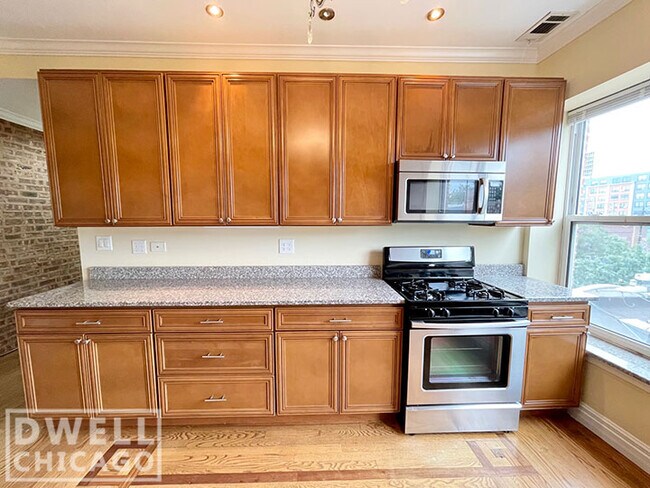 3E - 6355 N Lakewood Ave Unit 3E