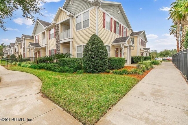 Building Photo - 575 Oakleaf Plantation Pkwy Unit 1108
