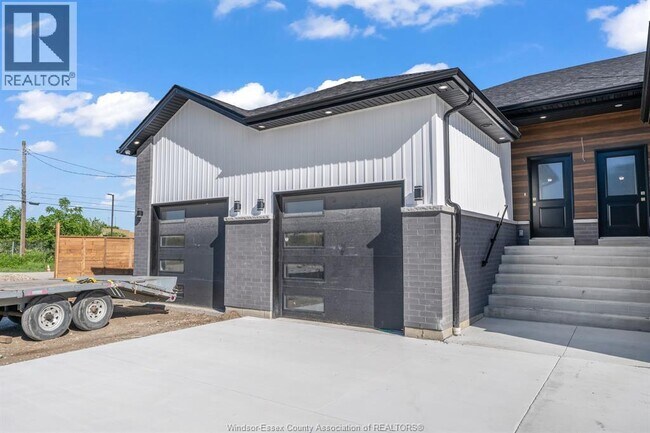 Photo - 1035 CROYDON UPPER