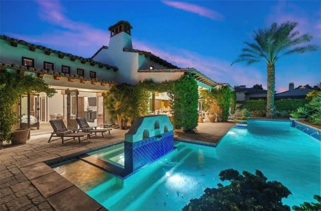 Building Photo - 56145 Village Dr