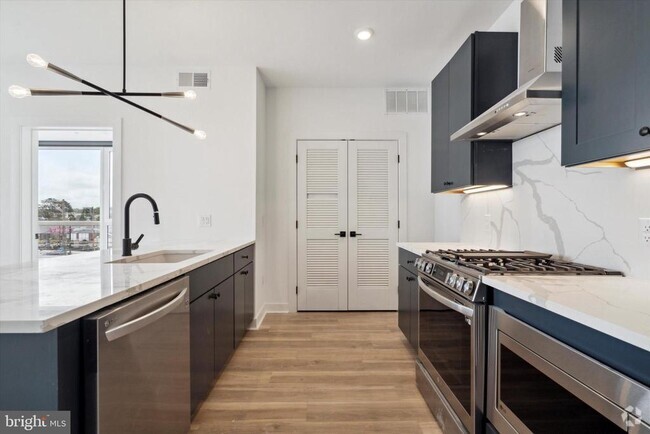 Building Photo - 2636 E York St Unit 304 Rental