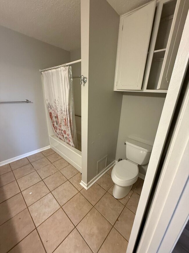 Photo - 510 Rosedale Dr Unit b