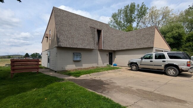 Building Photo - MN Cedar Village (785) Unit Apt C (Loft)