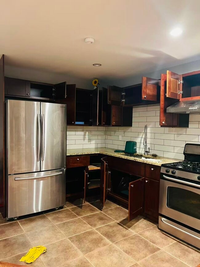 Building Photo - 3435 148 St