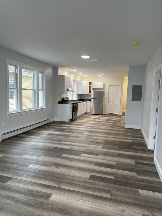 Building Photo - 647-649-649 Garden St Rental