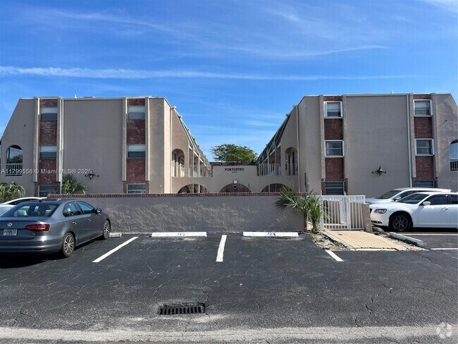Building Photo - 1100 SE 4th Ave Unit 10 Rental