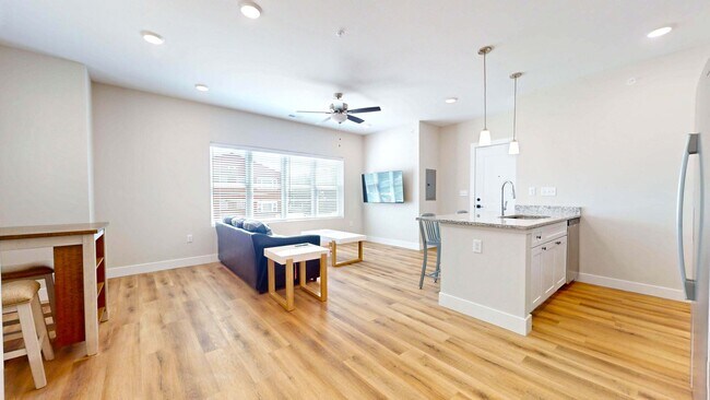 Photo - 305 W Washington