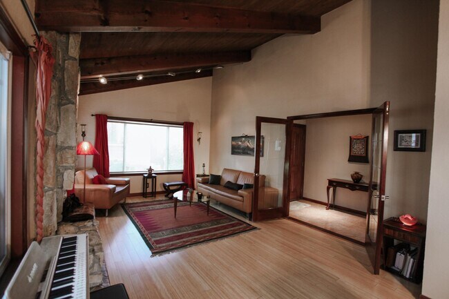 Photo - 1632 Siskiyou Dr