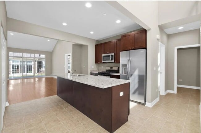 Photo - 713 Verandah Dr