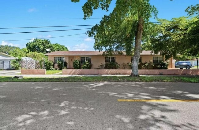 Building Photo - 5749 Buchanan St