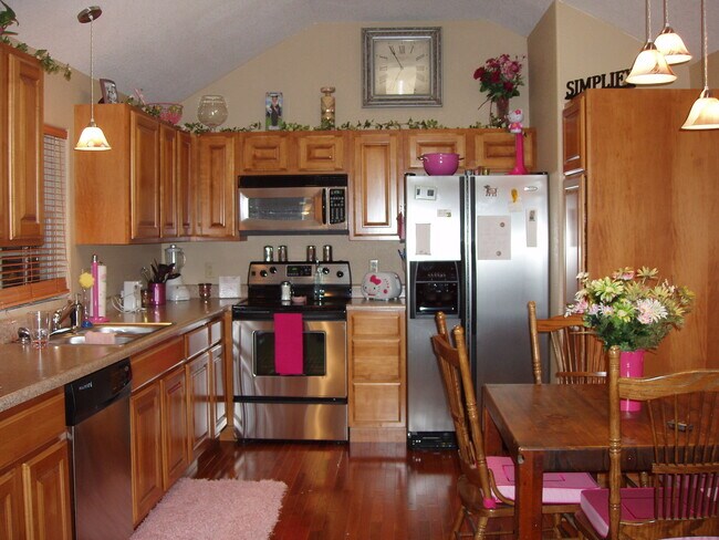 Photo - 2 Bedroom, 2 Bath, Garage, Appliances Included, VERY Nice