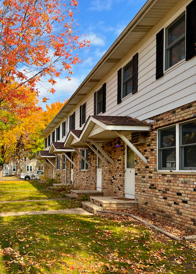 4th Street Townhomes - 334 4th St N Apartamentos