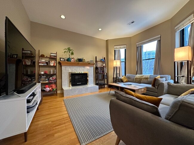 Photo - 4633 N Kenmore Ave Unit 3S