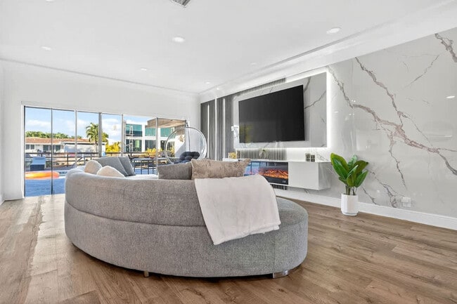 Photo - 2365 NE 195th St Unidad ID1372319P