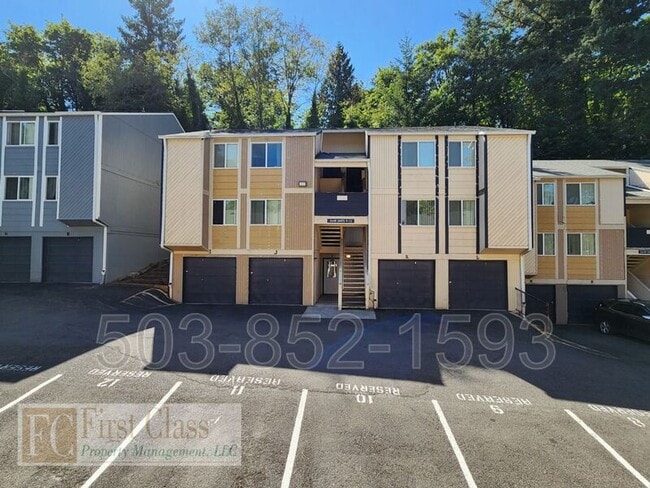 Building Photo - 3648 SW Beaverton Hillsdale Hwy Unit 12