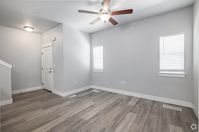 2BR, 2BA - 996SF - Living Room