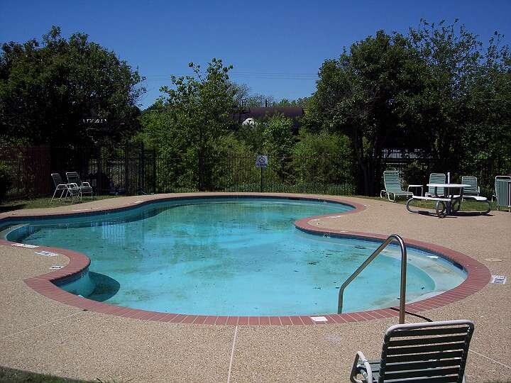 Pool - Sierra Vista Apartments