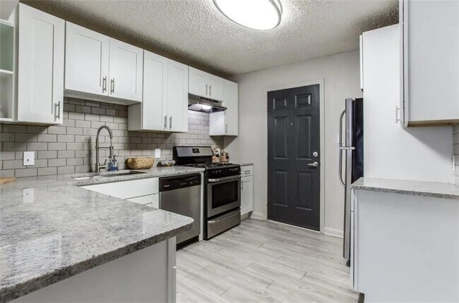 Photo - 2035 Memorial Dr SE