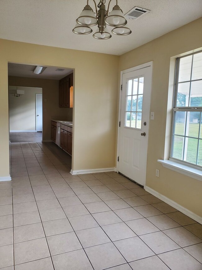 Photo - 709 Macey St