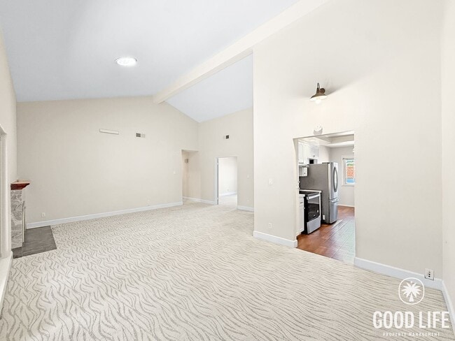 Building Photo - Top-Floor 3BR Retreat with Balcony Views & In-Unit Laundry in San Diego!