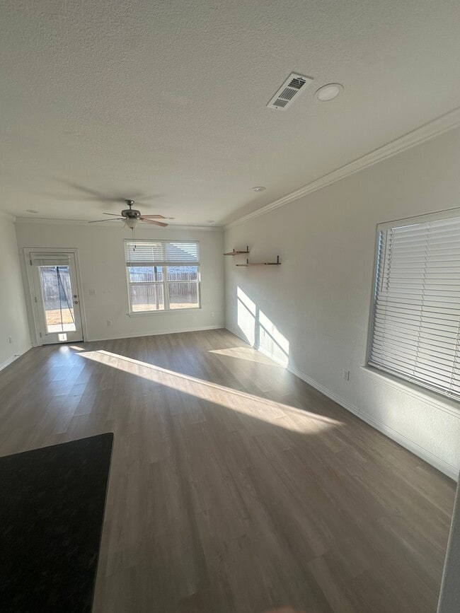 Photo - 1021 Lakeview Dr