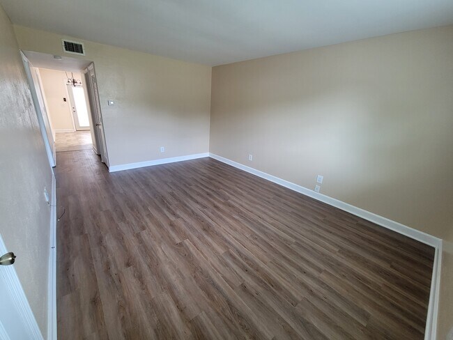 Photo - 128 Slayton Ct Unidad 128