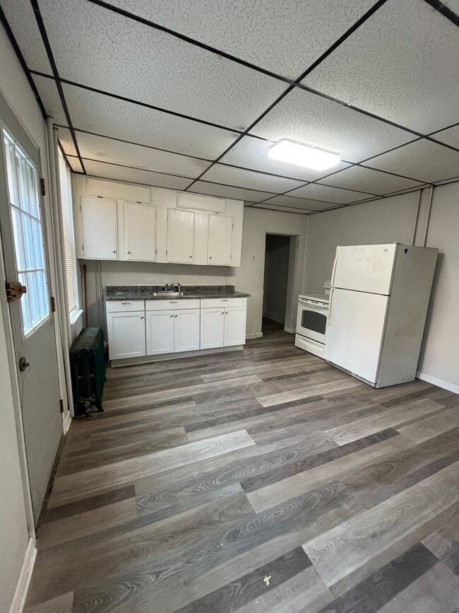 Photo - 136 E Walnut St Unit Apt 2