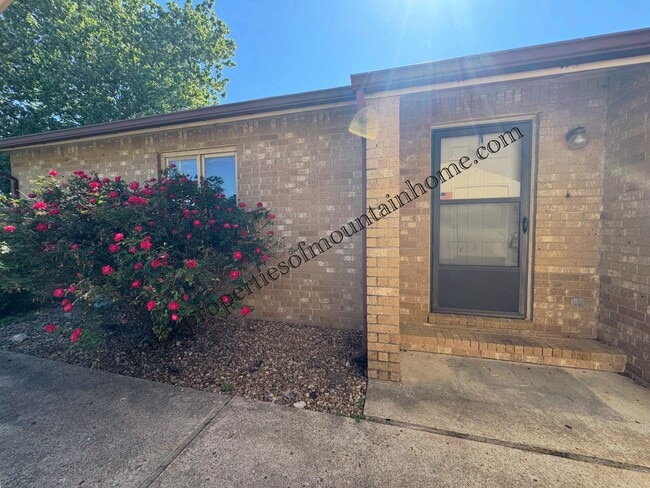 Building Photo - 605 Cooper Estates Dr Unit 605 Cooper Estates #23