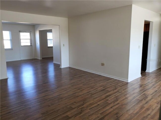 1212 Fordham Dr