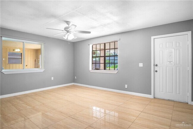 Photo - 7 Raul Gonzalez Dr