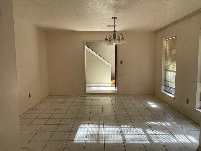 Building Photo - 12322 Huntington Field Dr