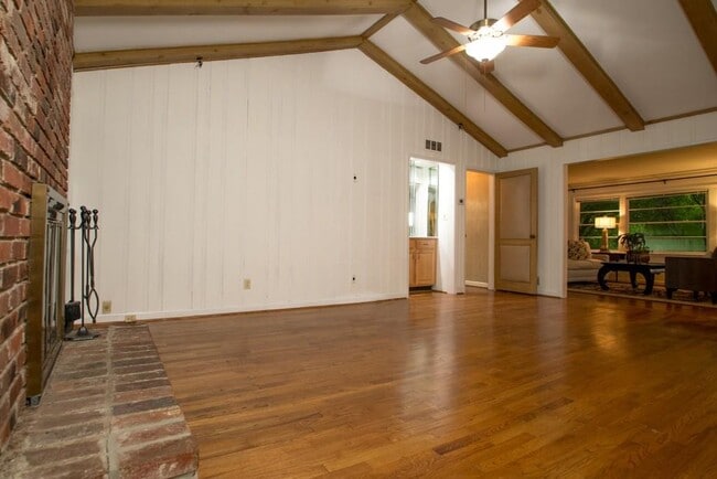 Photo - 376 Cochran Dr NW