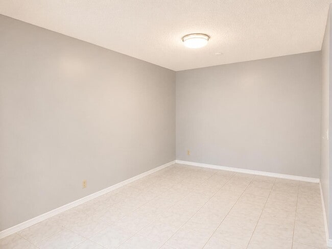 Photo - 1995 SW Silver Pine Way Unit 119-D1