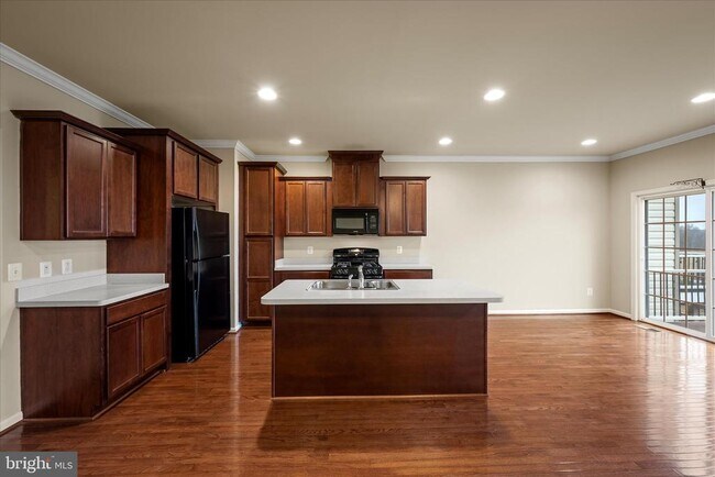 Photo - 105 Domino Ct