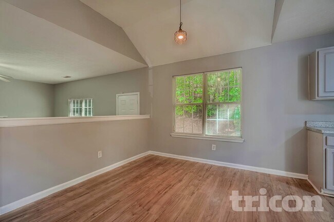 Photo - 3250 Diamond Blf