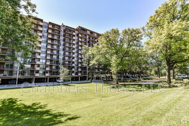 Building Photo - 1300 Army Navy Dr Unit #817 Rental