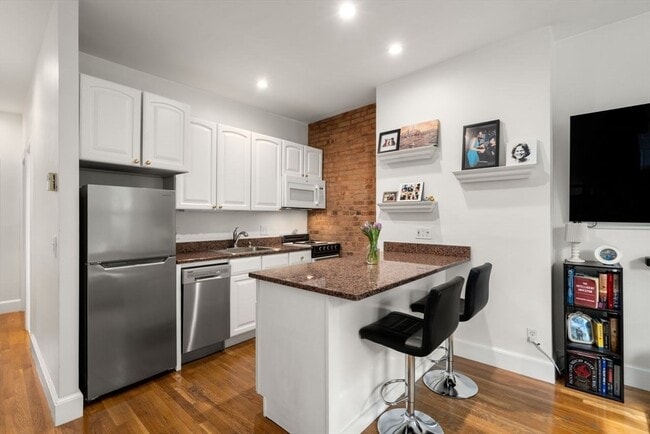 Building Photo - 20 Concord Sq Unit 2