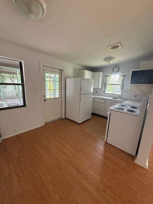 Photo - 810 5th Ave N