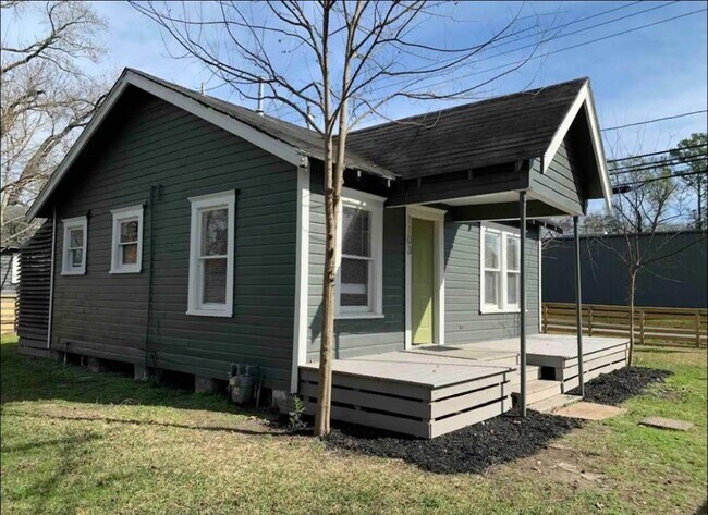 Building Photo - 1103 W 18th St Rental