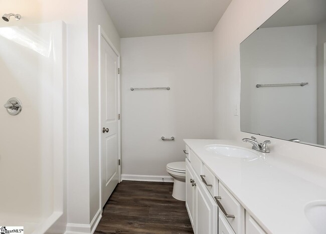 Photo - 476 Thomas Aly