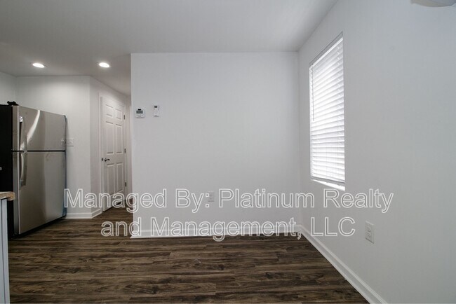 Photo - 508 Diuguid St