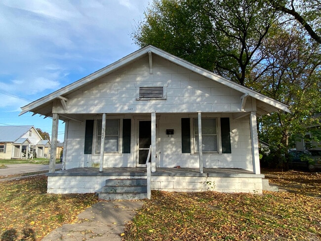 Photo - 147 N Lewis Pl House