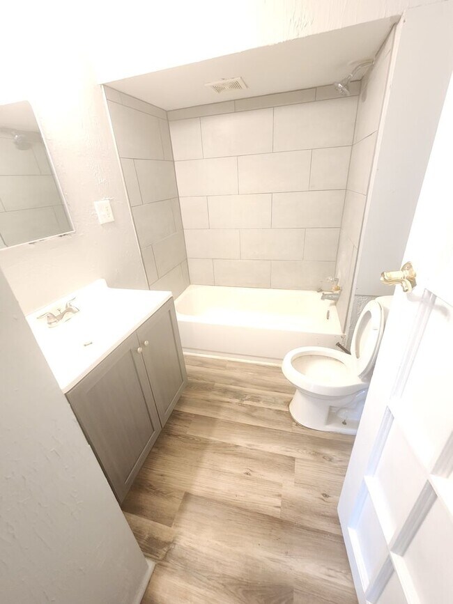 Photo - Oak,NW,1102-1108 Unit 1104