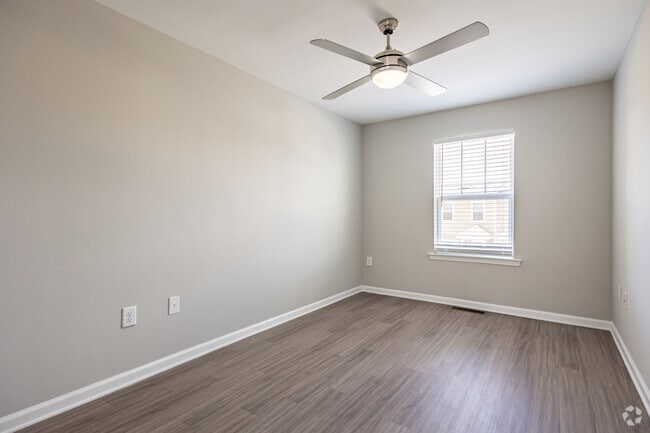 2BR, 2BA - 1072SF