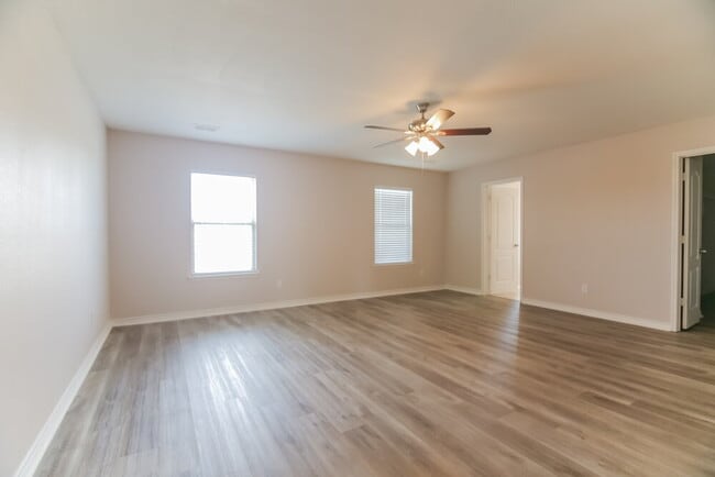 Photo - 1020 Callalily Dr