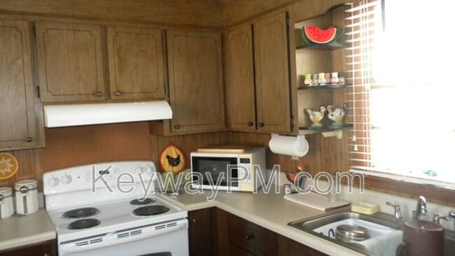 Photo - 1870 Kissingbower Rd