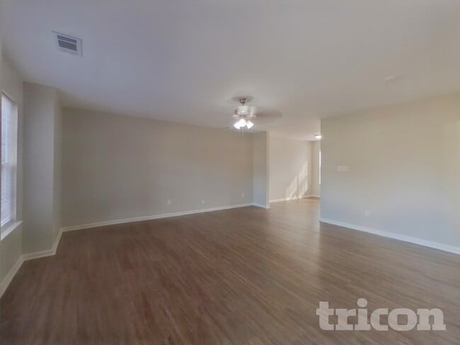 Photo - 1110 Hipp Rd